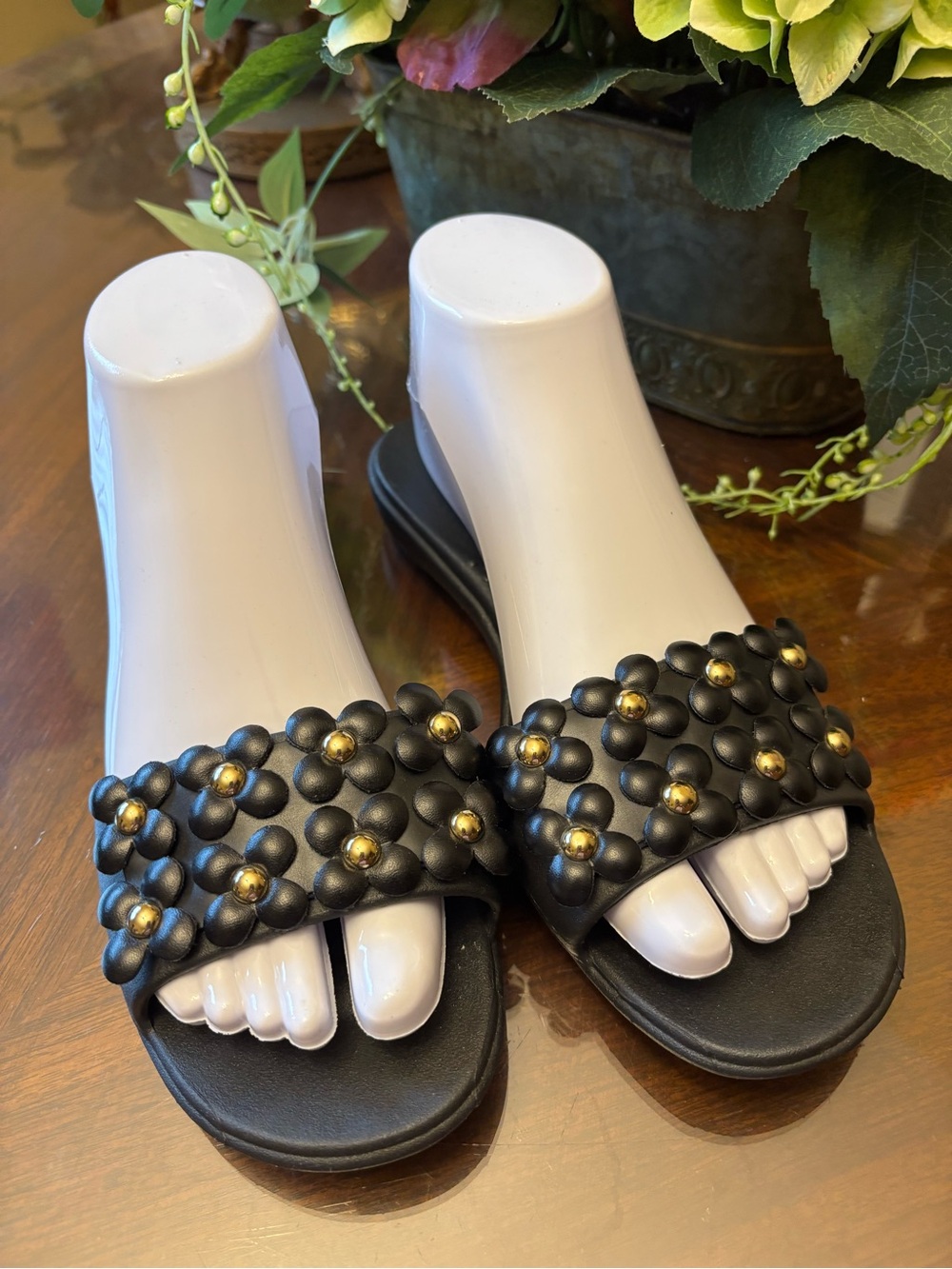 OKA b. Women’s Slide On Sandals Blk Size M